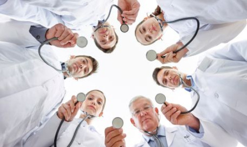 Lidé ve zdravotní péči: kdo se podílí na péči a jak spolupracují?