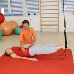 Cvičení na závěsném posilovacím systému - zvedání pánve